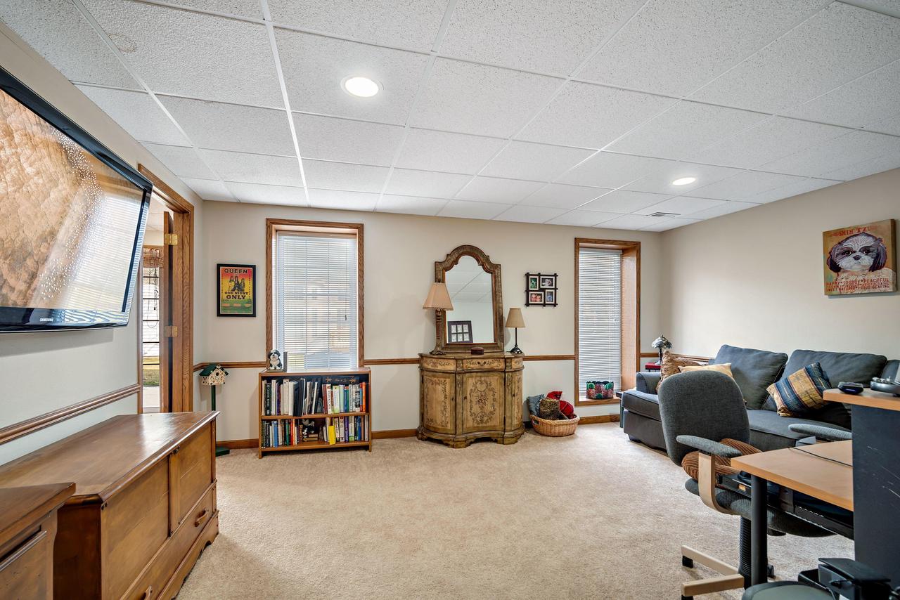 1745 Woodland DRIVE 12-38