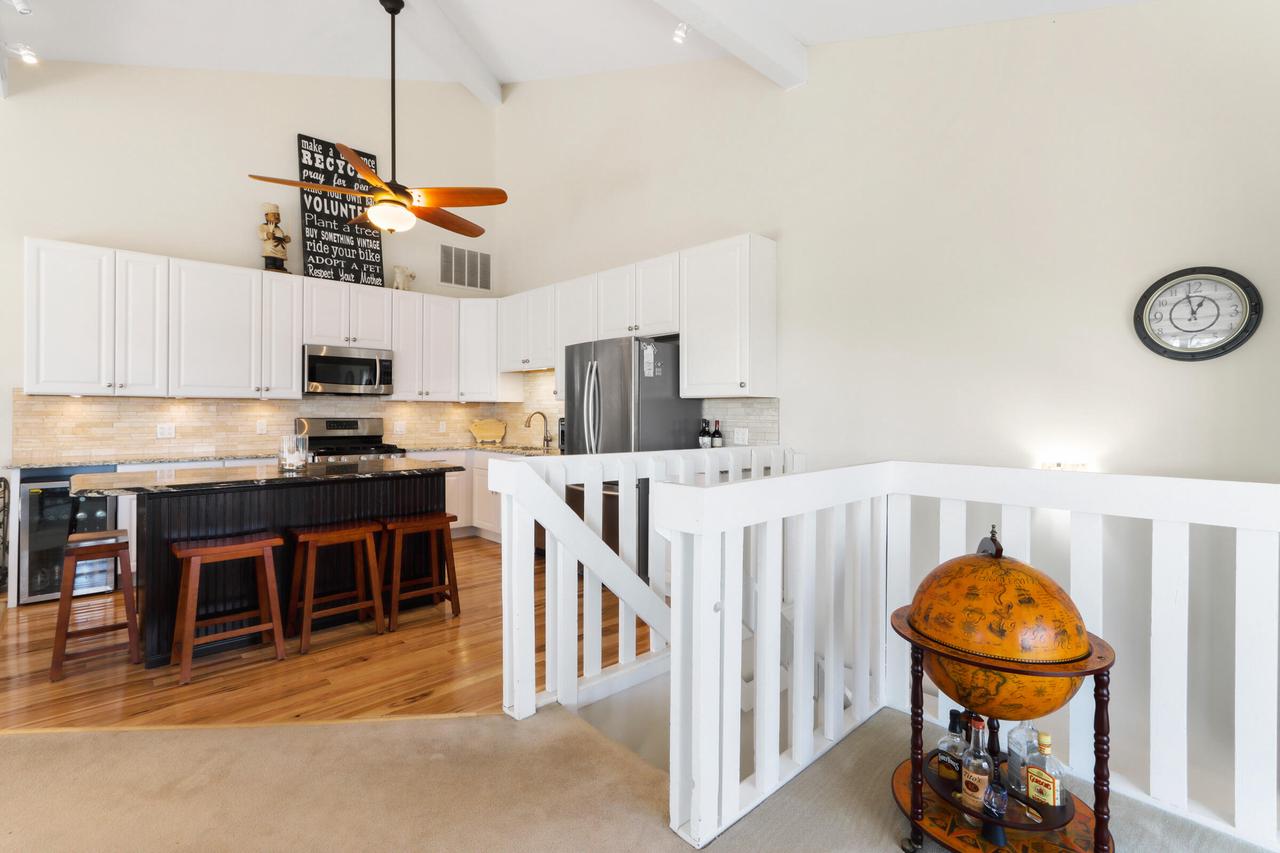 305 Deerpath EAST East D