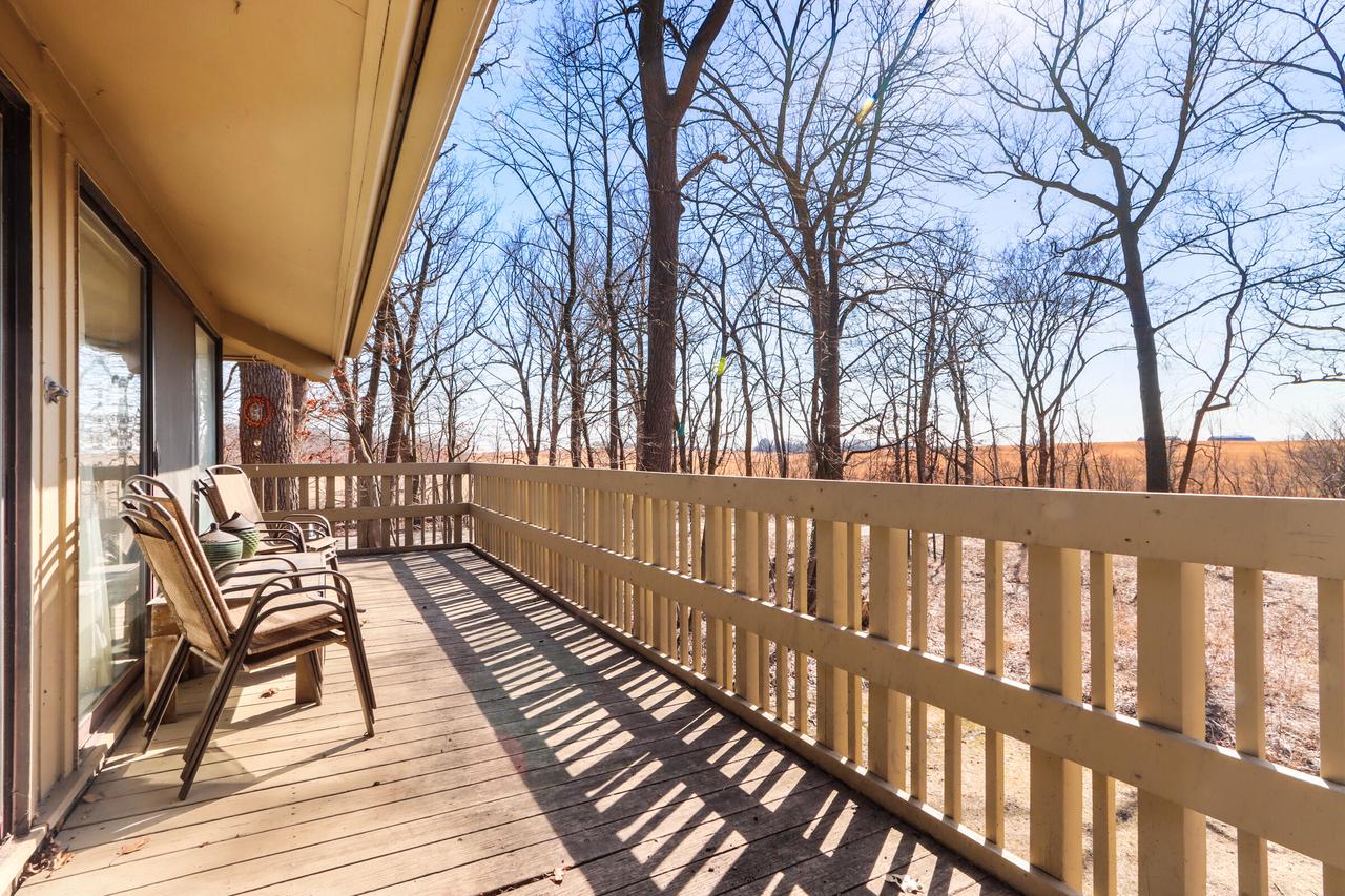 305 Deerpath EAST East D