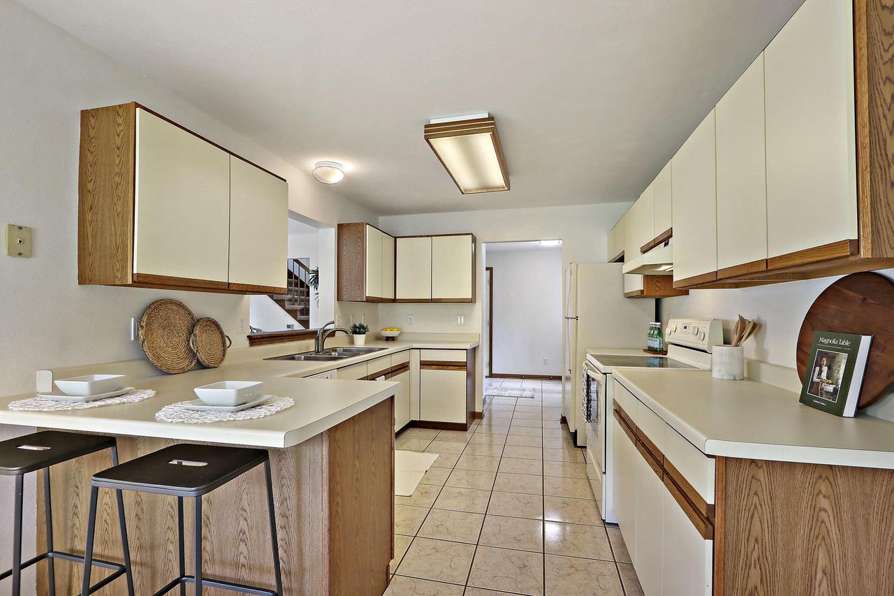 1611 Westbank CIRCLE