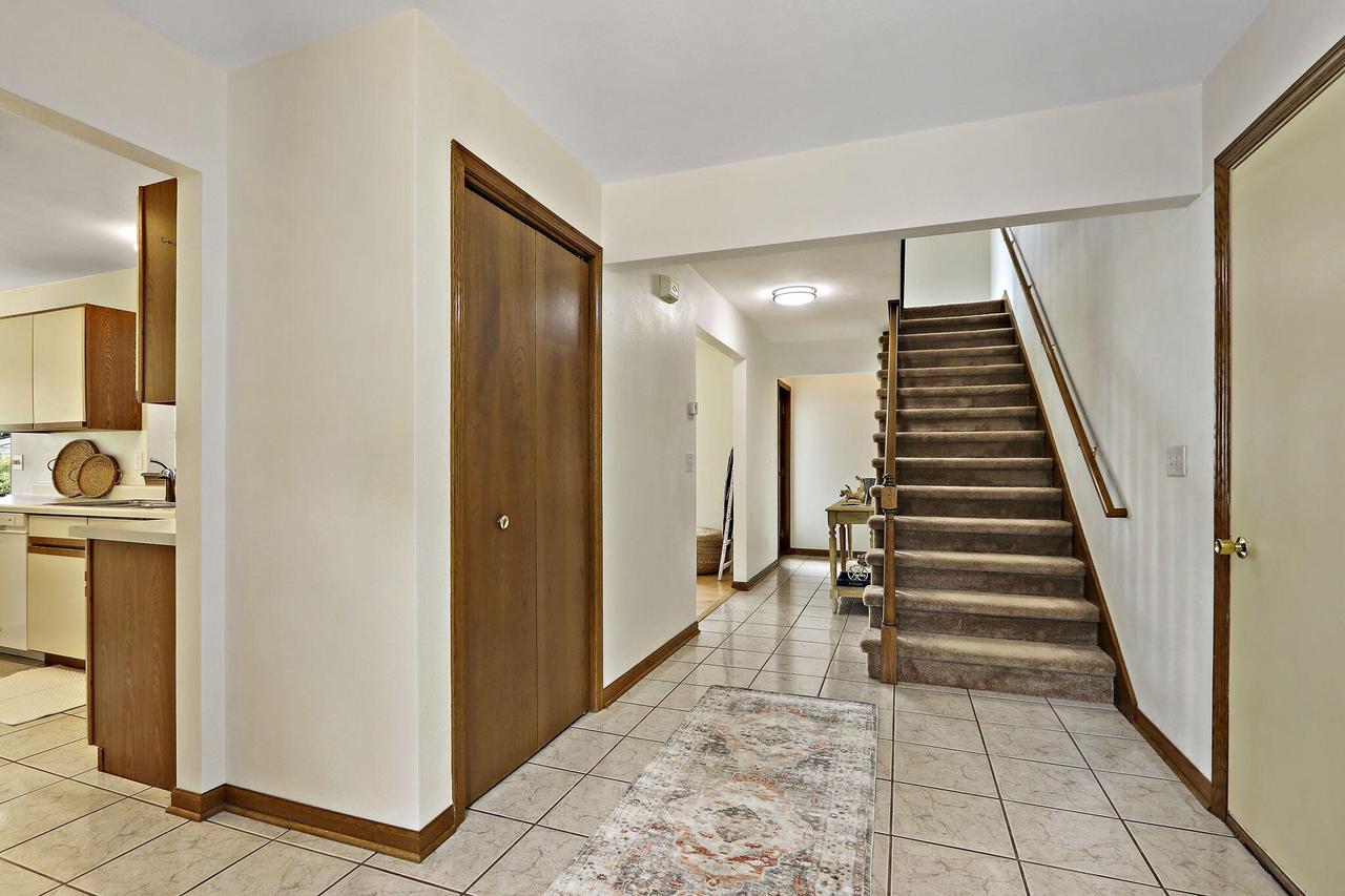 1611 Westbank CIRCLE