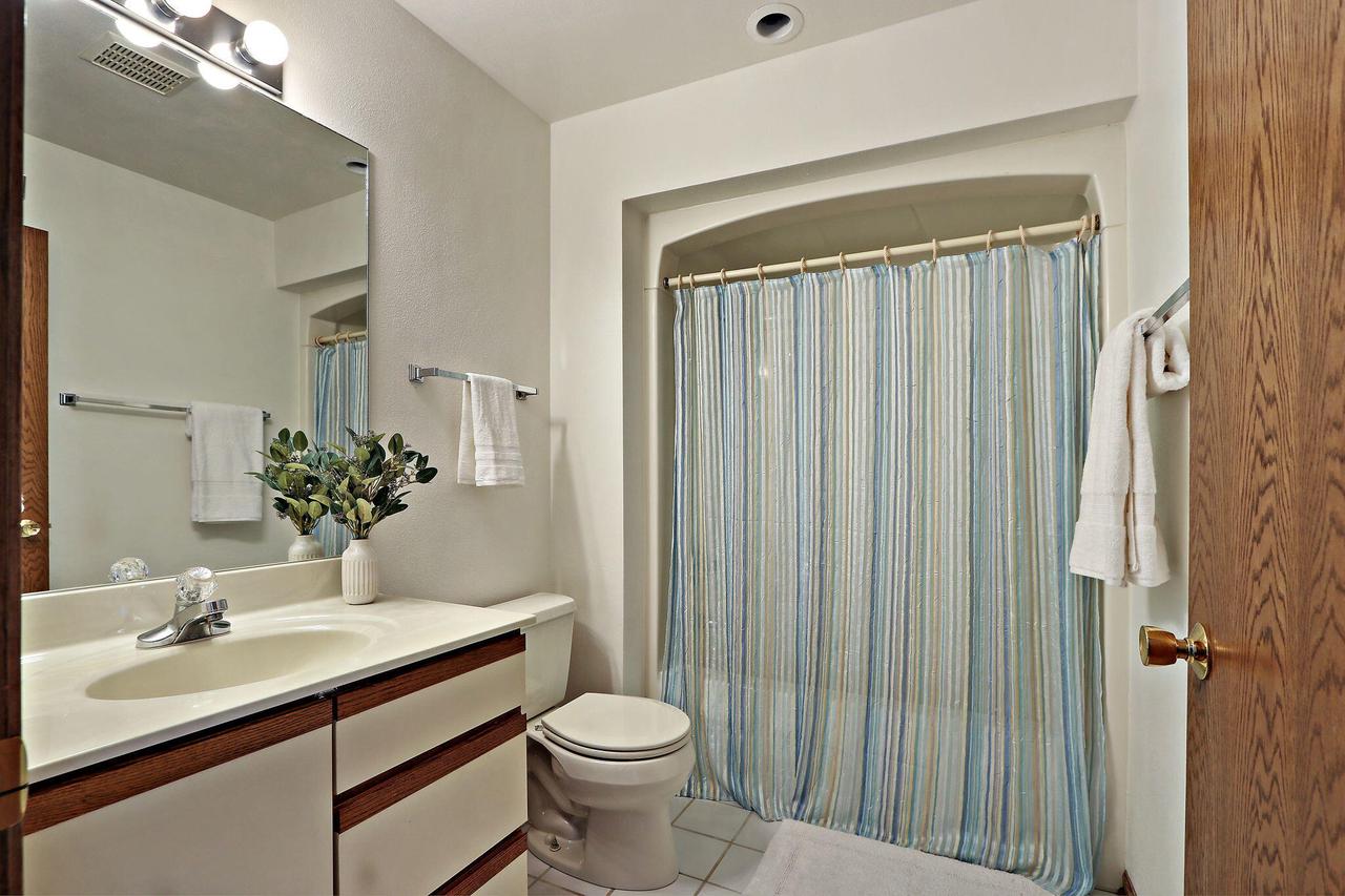 1611 Westbank CIRCLE