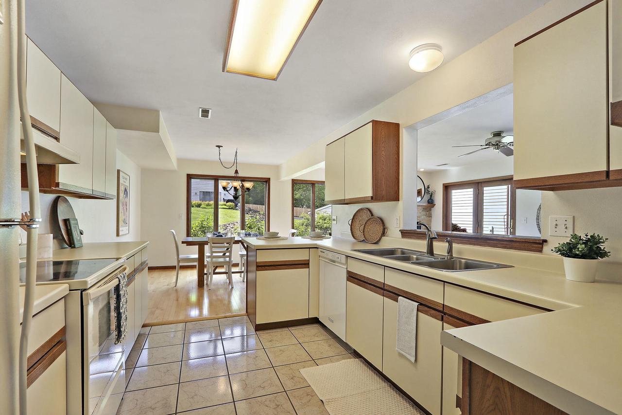 1611 Westbank CIRCLE