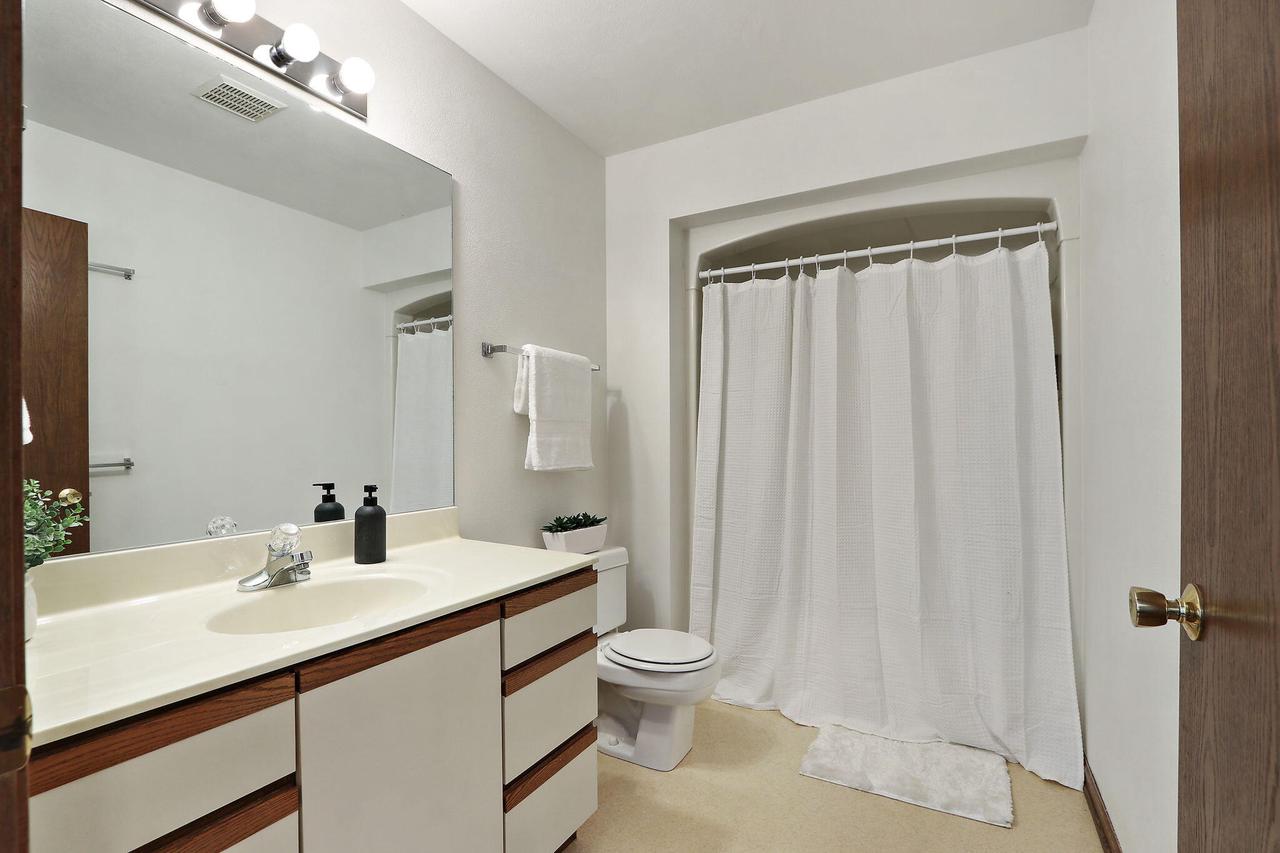 1611 Westbank CIRCLE