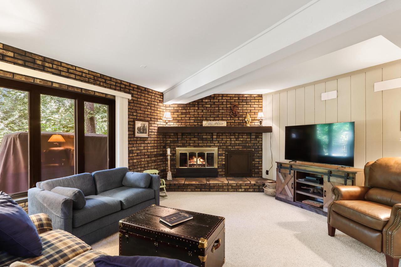 502 Tam O'Shanter DRIVE