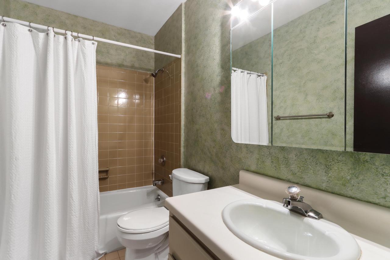 502 Tam O'Shanter DRIVE