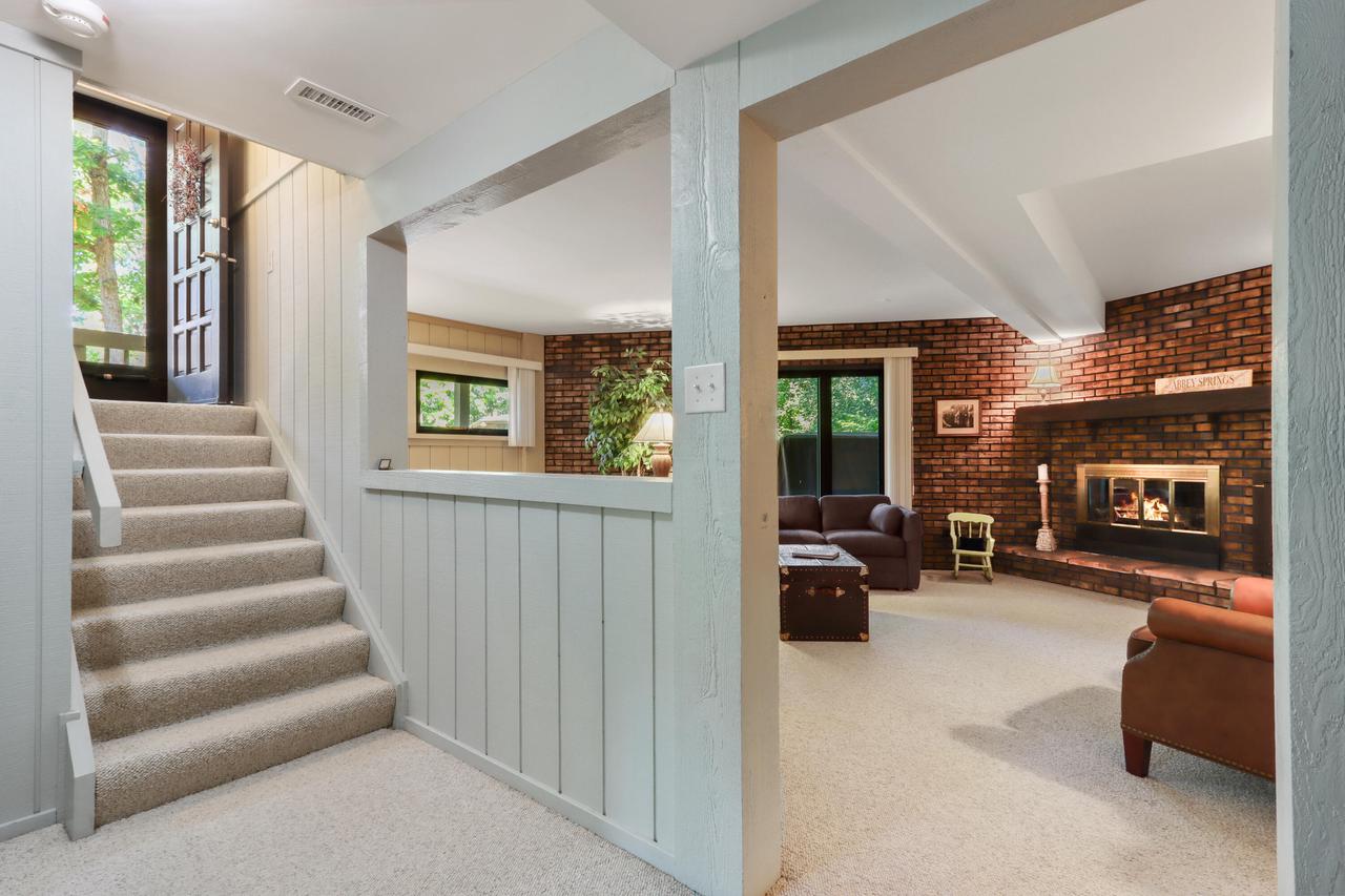 502 Tam O'Shanter DRIVE