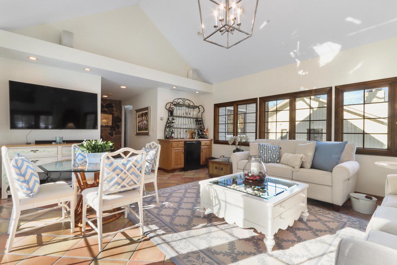 56 Rolling Green DRIVE