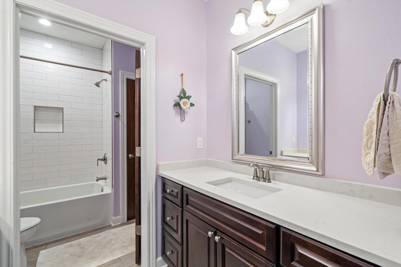 N1853 Clover ROAD