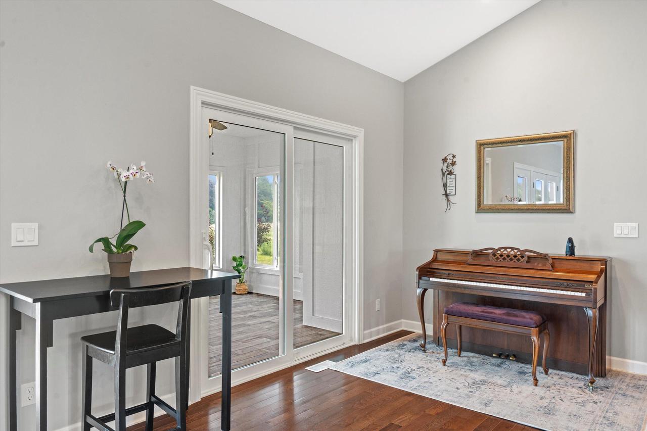 N1853 Clover ROAD