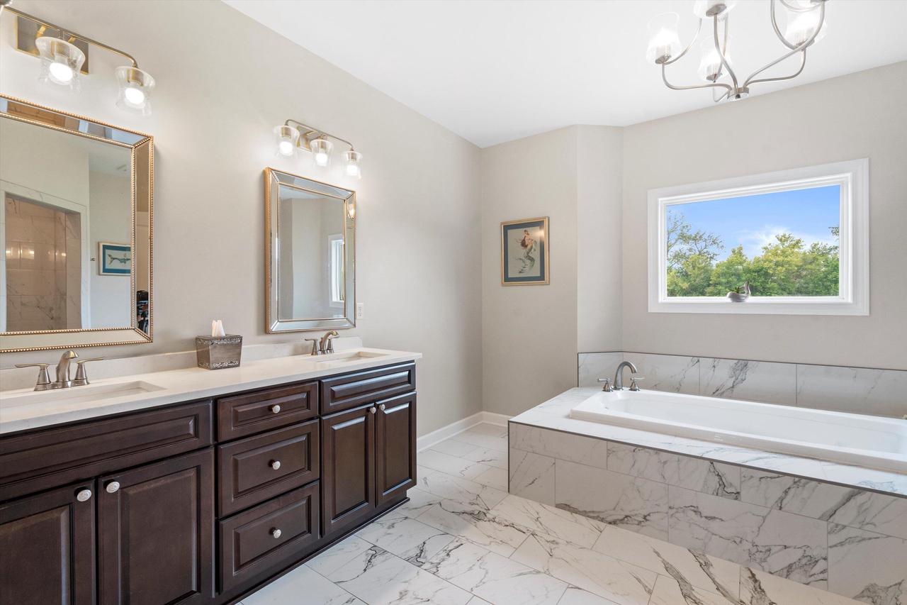 N1853 Clover ROAD