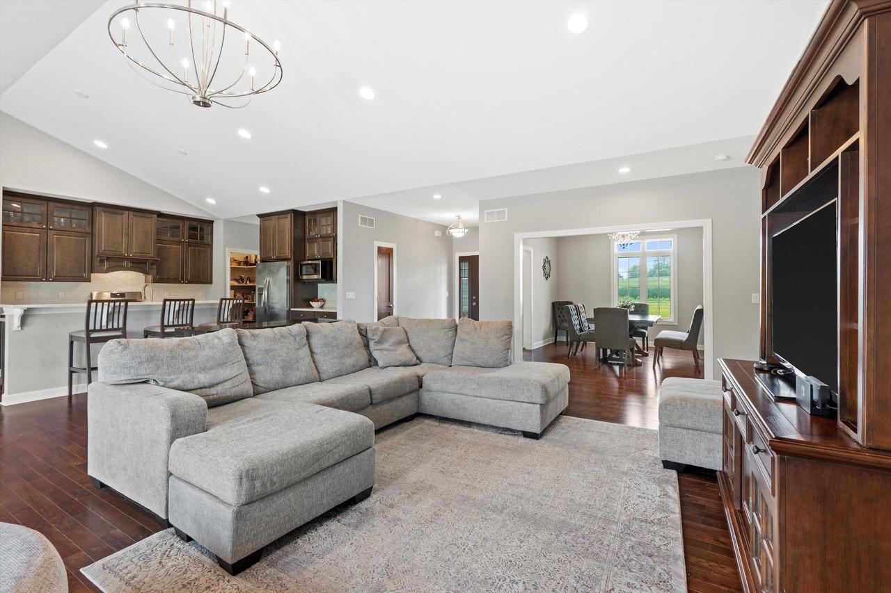 N1853 Clover ROAD