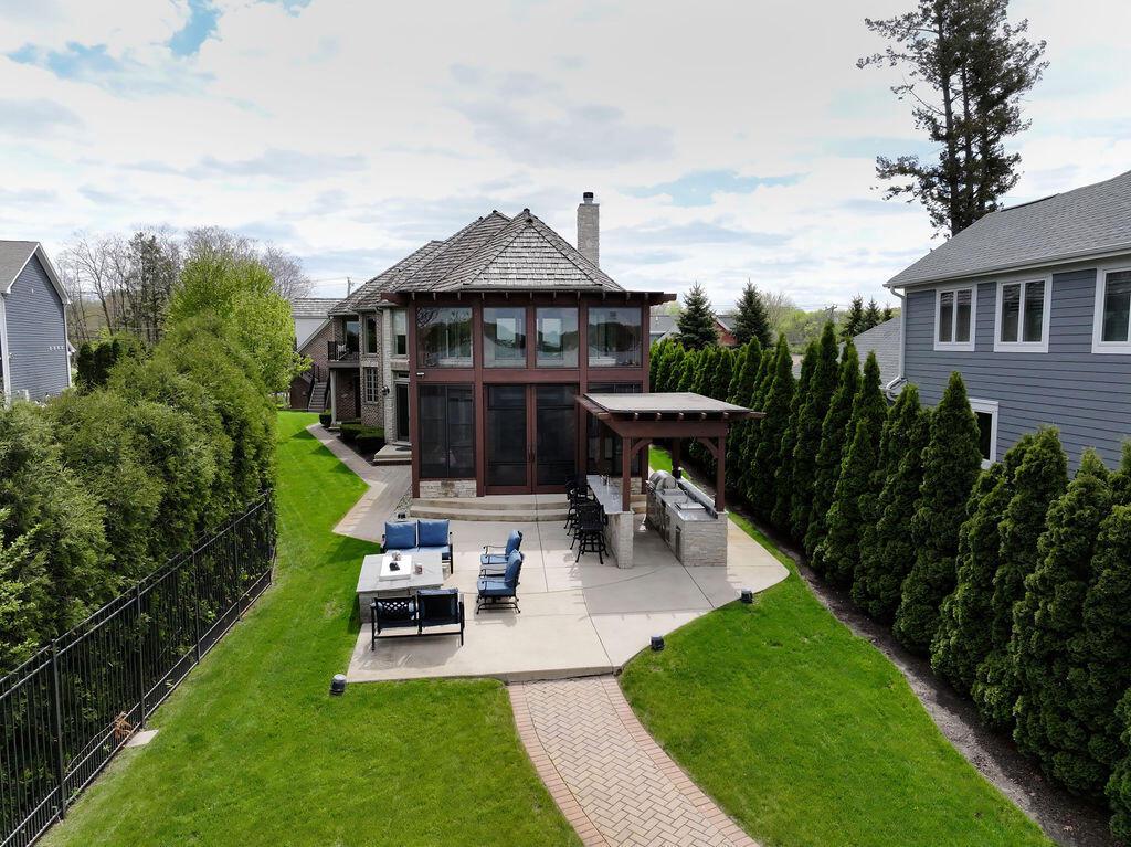 2611 E Lake Shore DRIVE