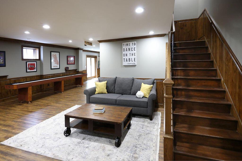 2611 E Lake Shore DRIVE