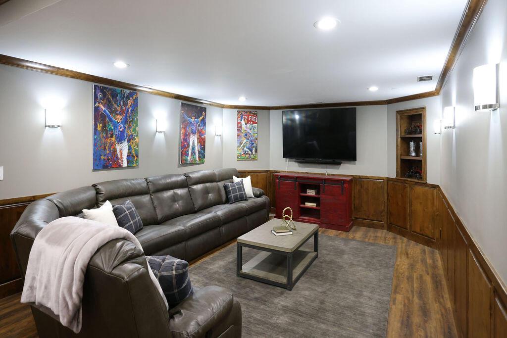 2611 E Lake Shore DRIVE