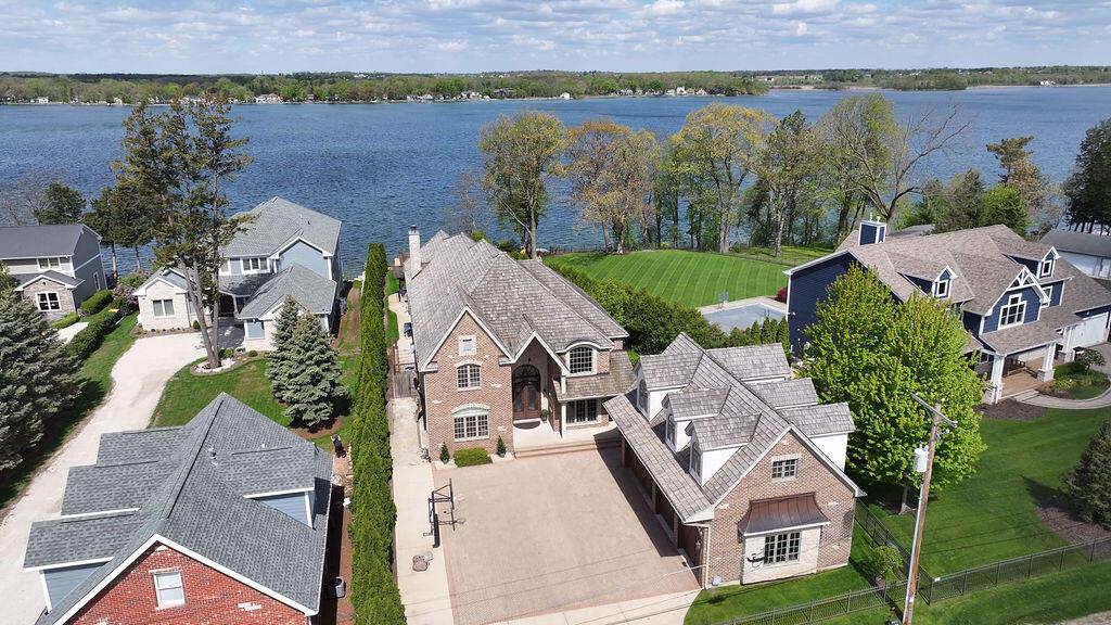 2611 E Lake Shore DRIVE