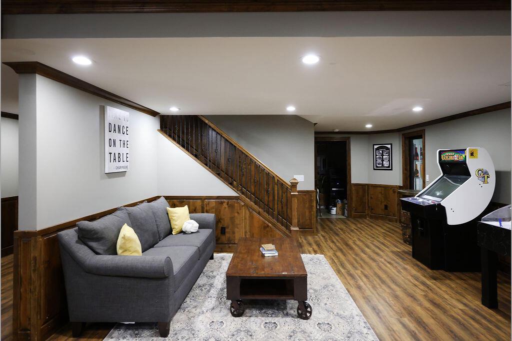 2611 E Lake Shore DRIVE