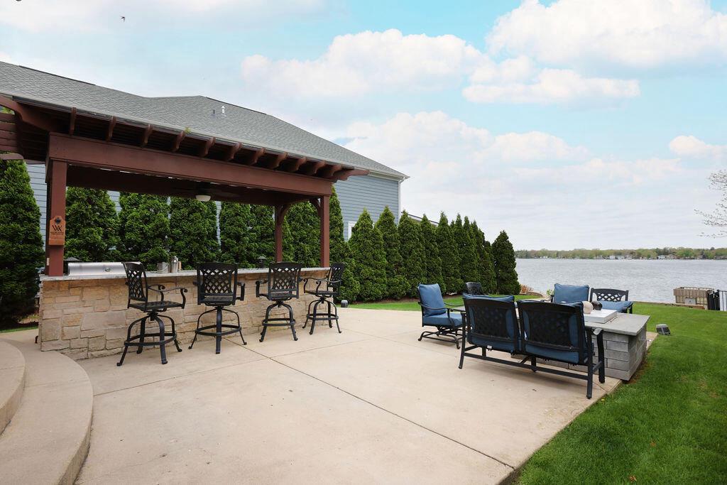 2611 E Lake Shore DRIVE