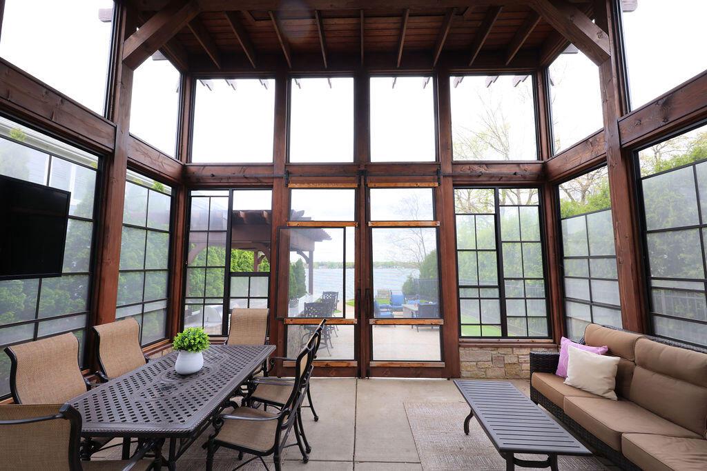 2611 E Lake Shore DRIVE