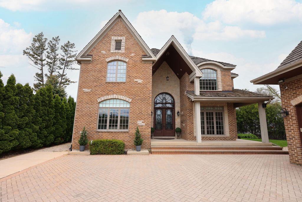 2611 E Lake Shore DRIVE