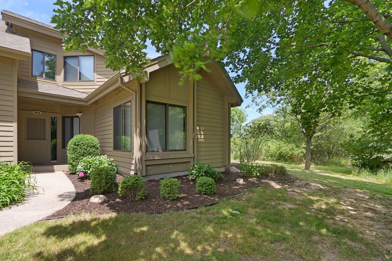 964 Duck Pond ROAD
