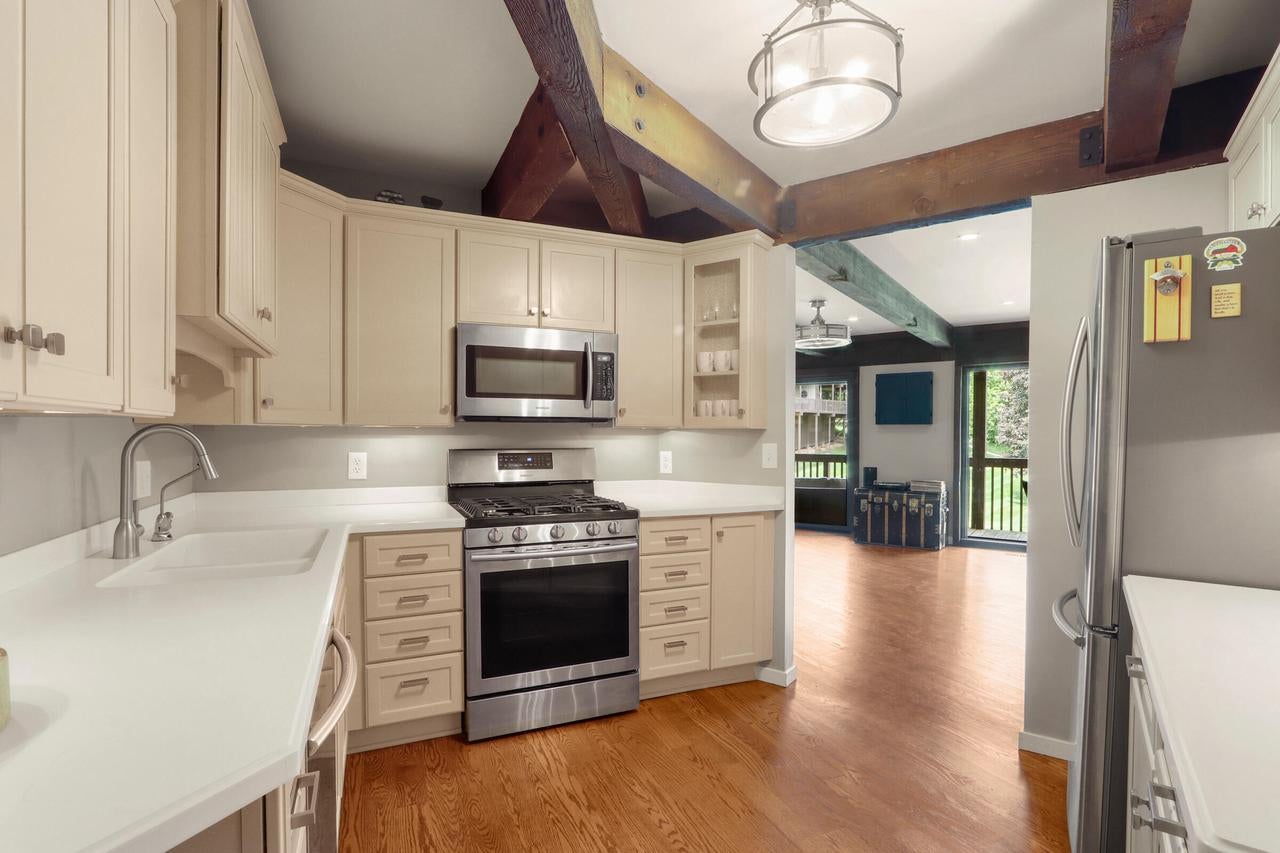 910 Windsor COURT KK1