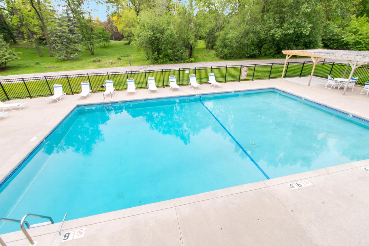 910 Windsor COURT KK1