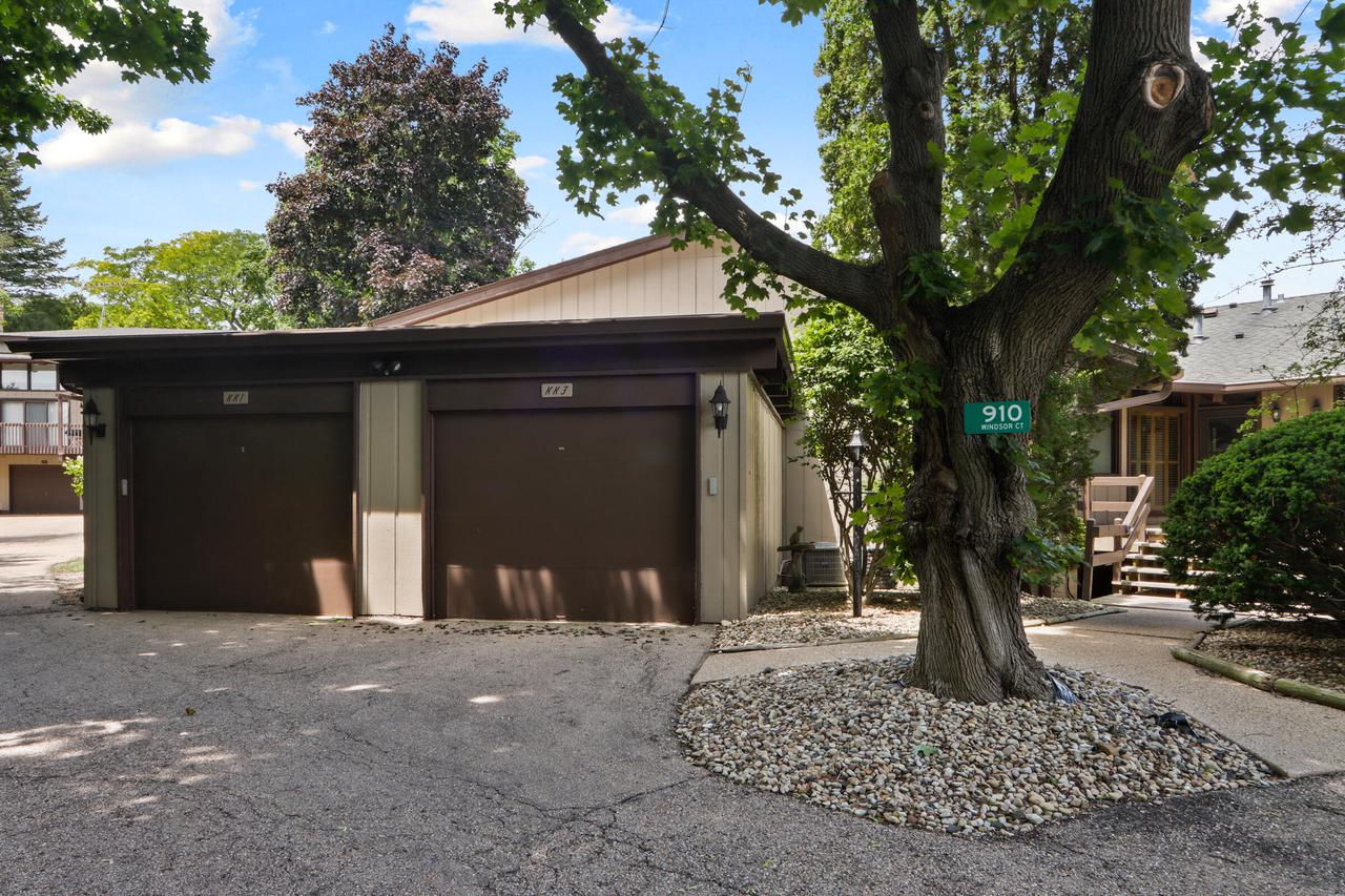 910 Windsor COURT KK1