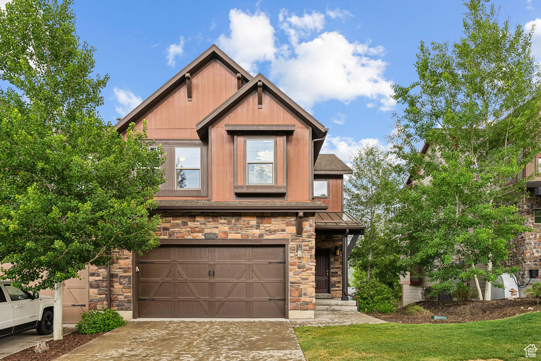 1046 W ABIGAIL DR