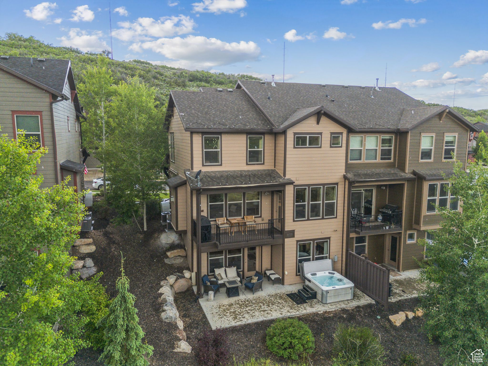 1046 W ABIGAIL DR