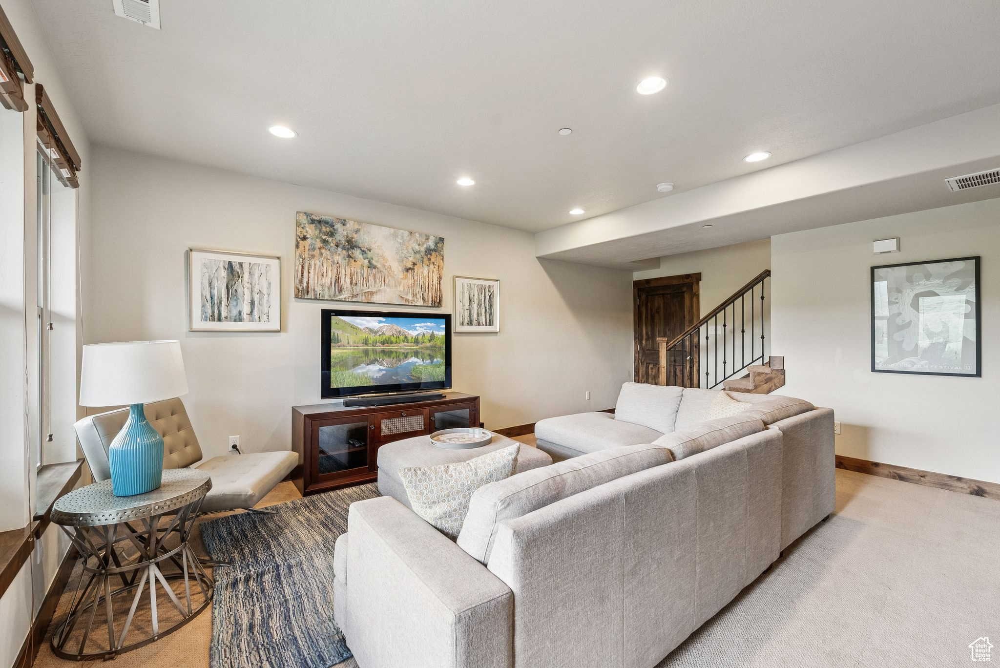 1046 W ABIGAIL DR