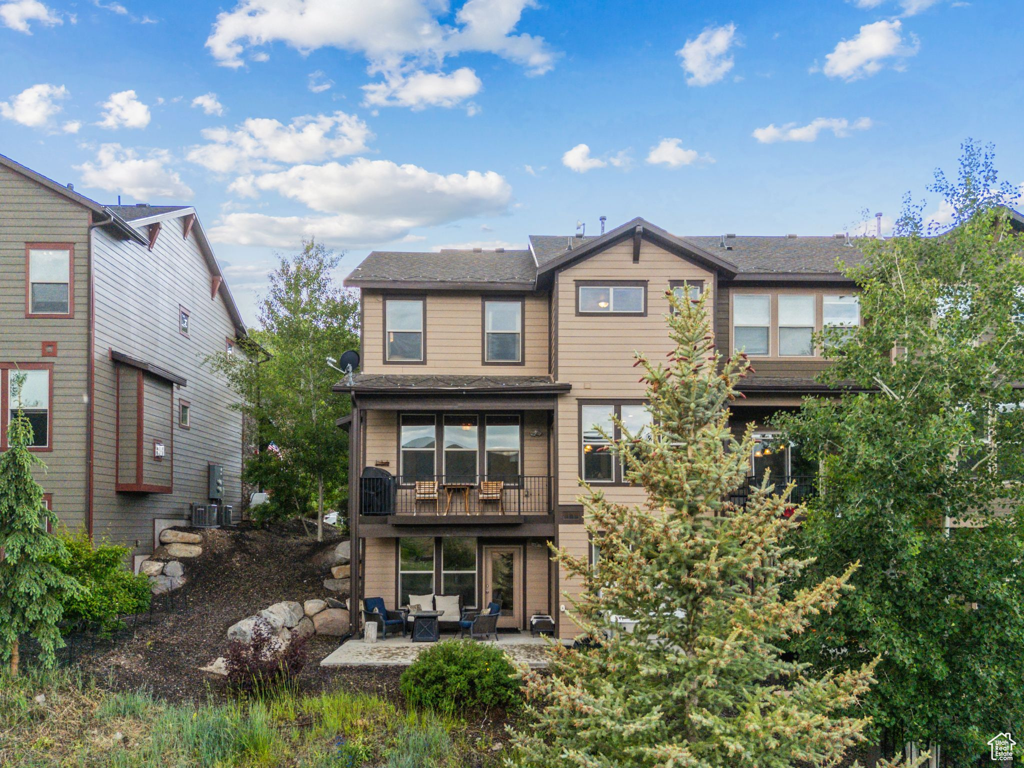 1046 W ABIGAIL DR