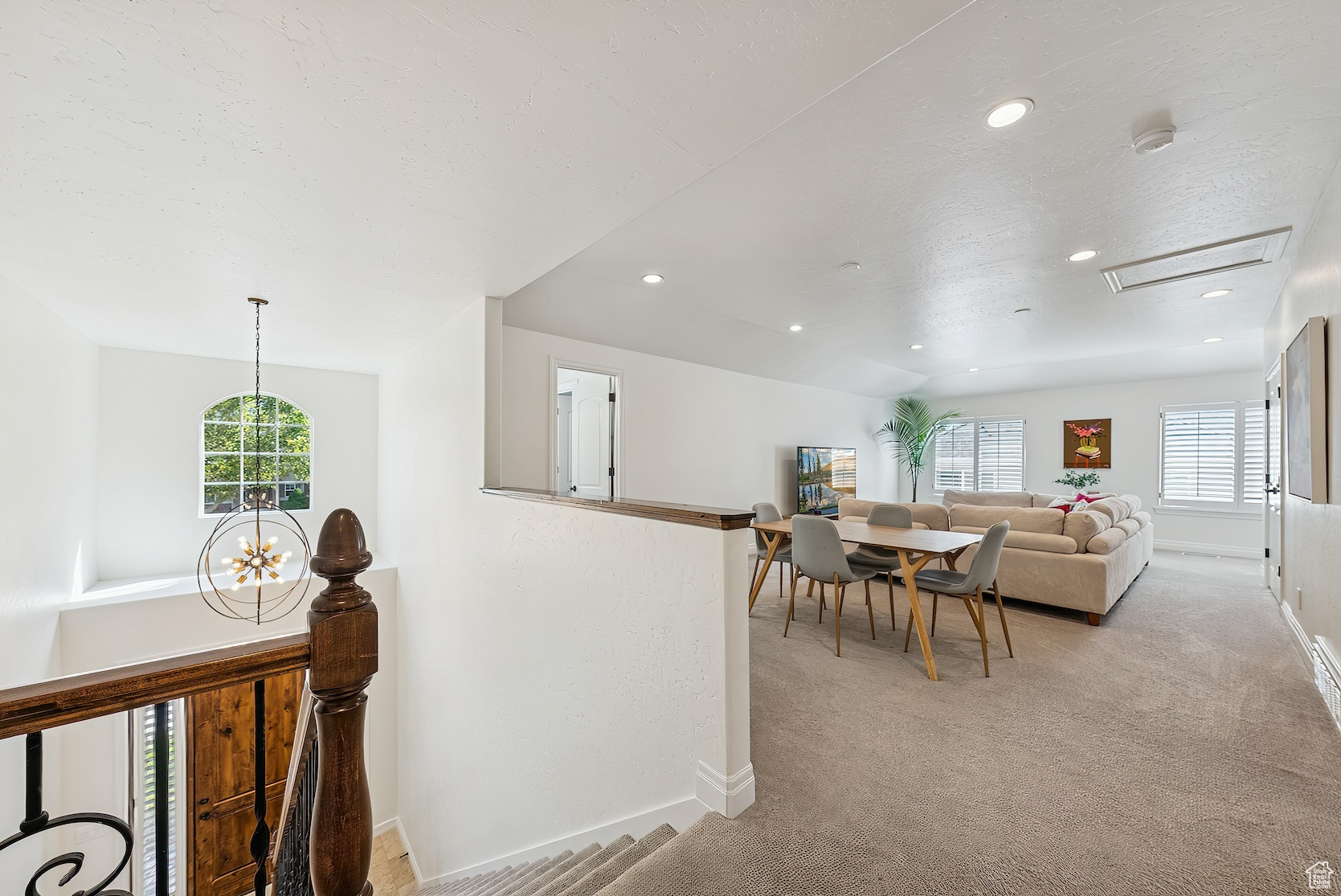 1917 E HOLLADAY VIEW PL