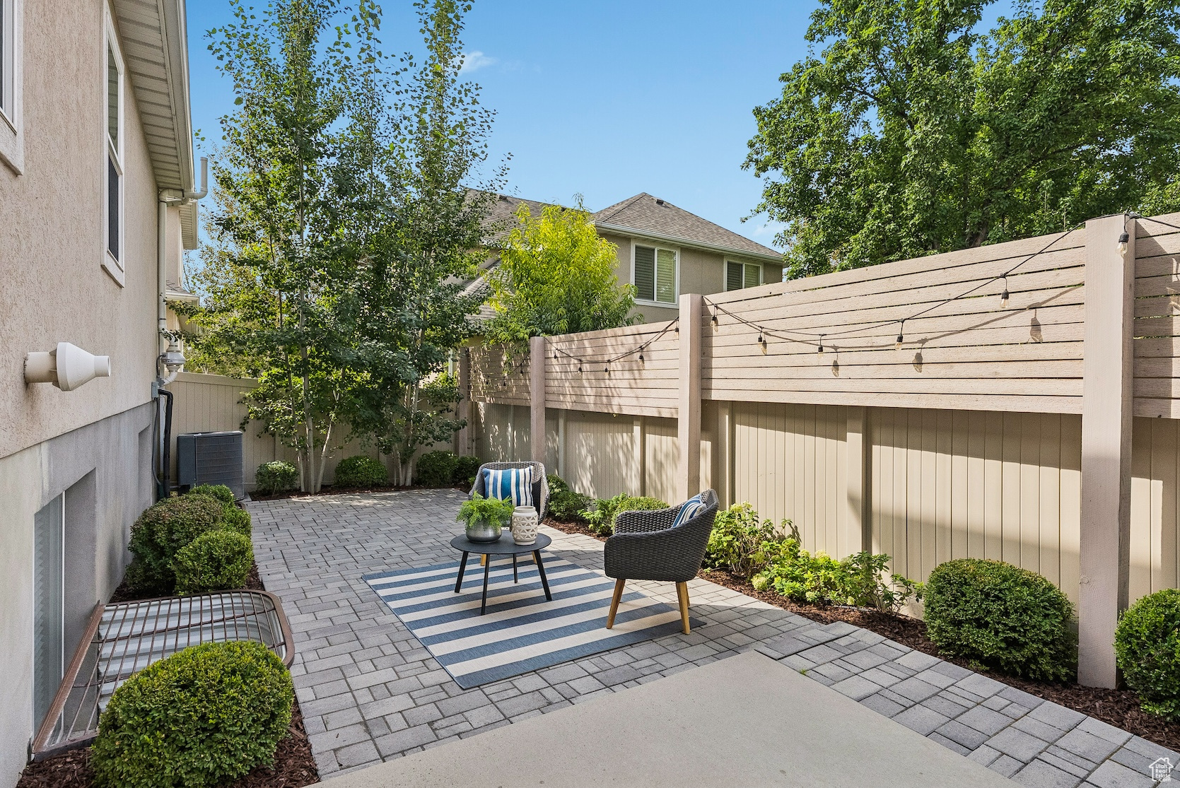 1917 E HOLLADAY VIEW PL