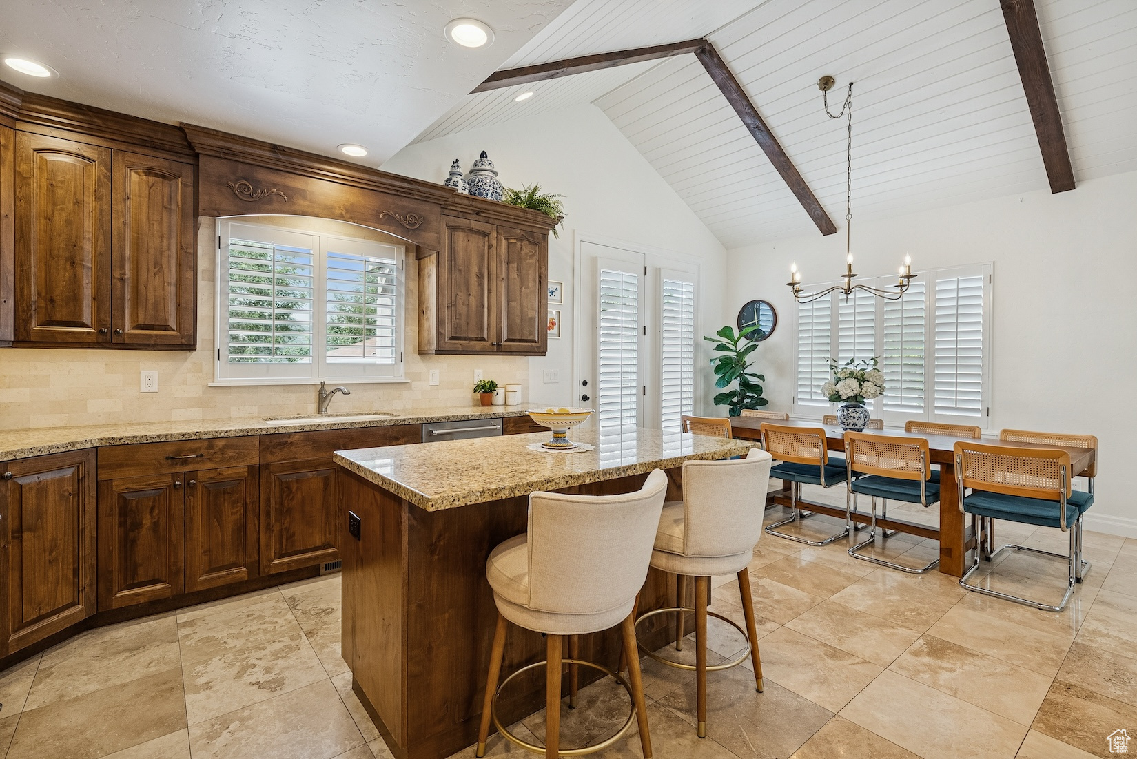 1917 E HOLLADAY VIEW PL