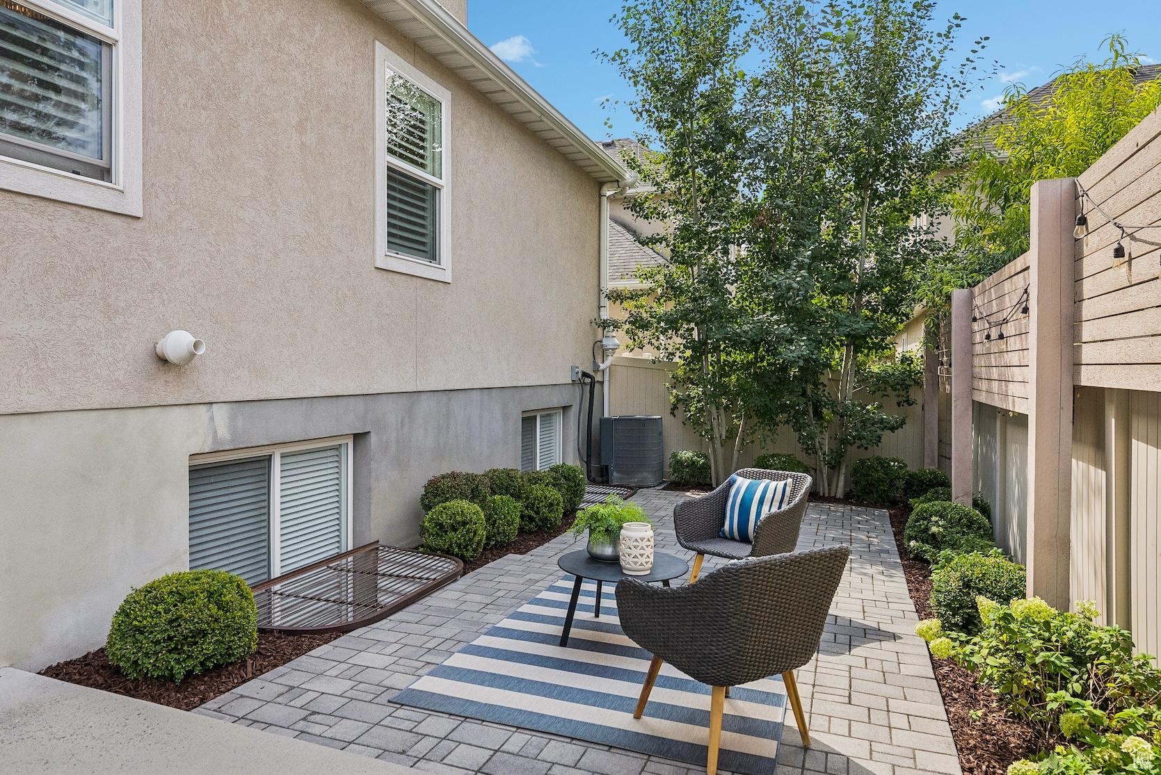 1917 E HOLLADAY VIEW PL