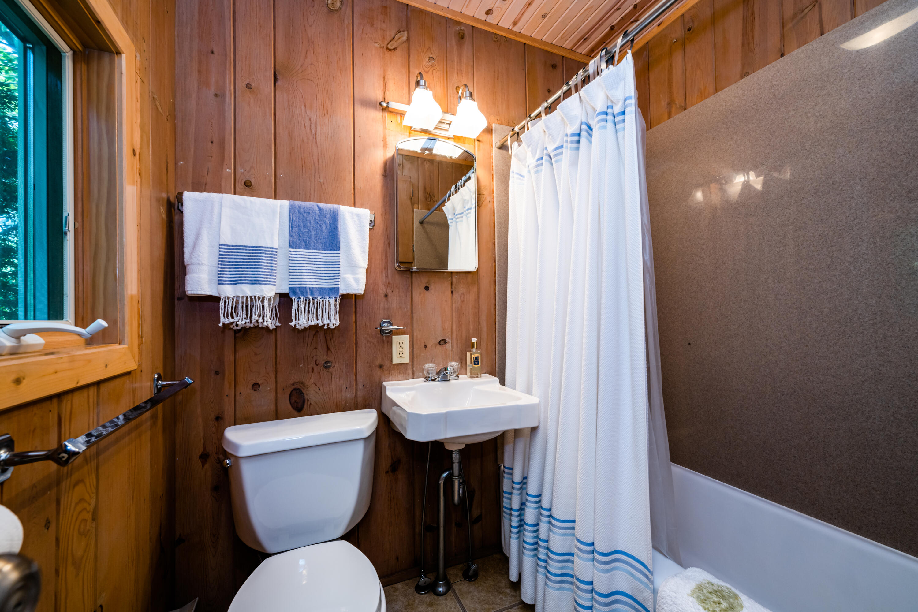 4661 Notre Dame Avenue