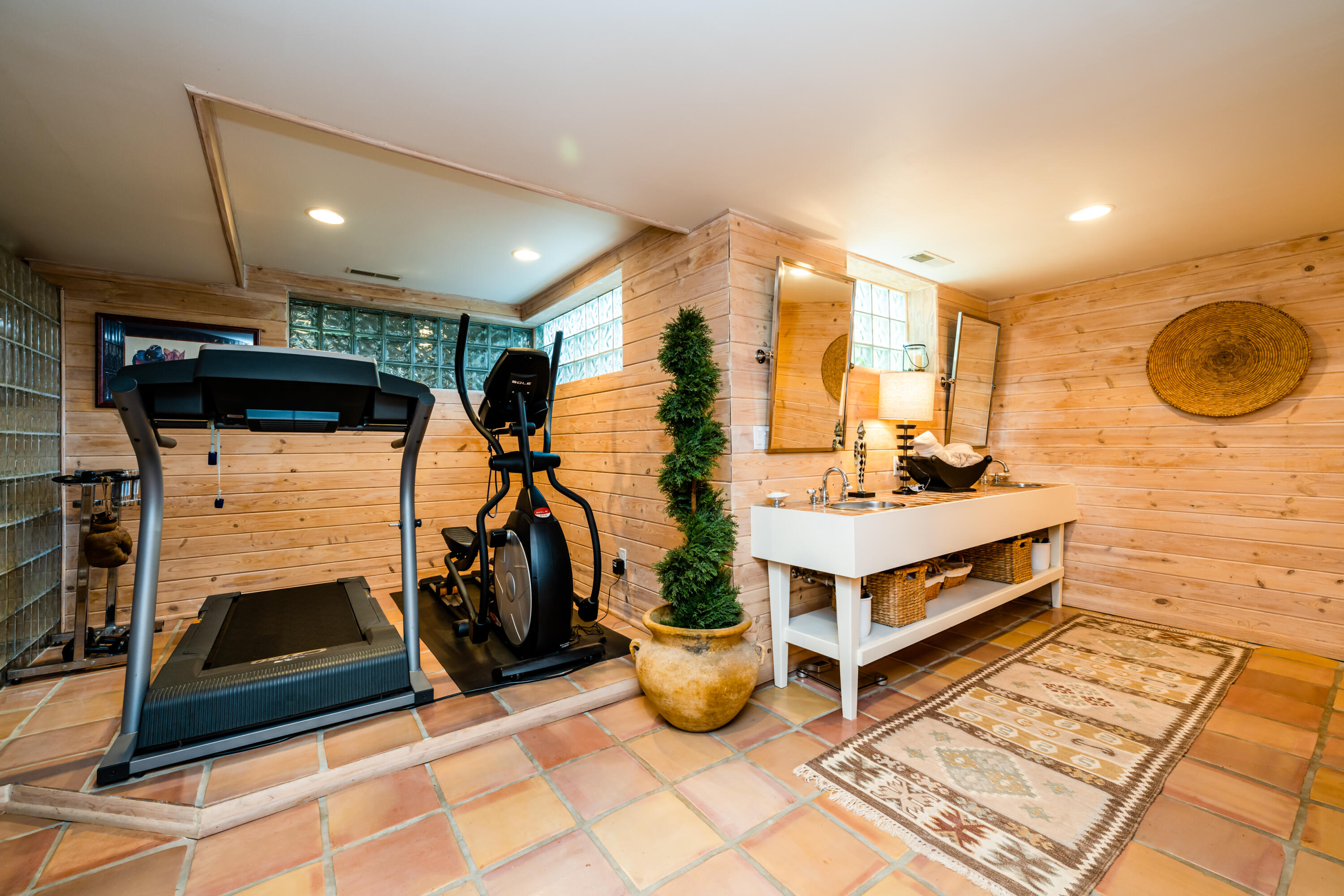 4661 Notre Dame Avenue