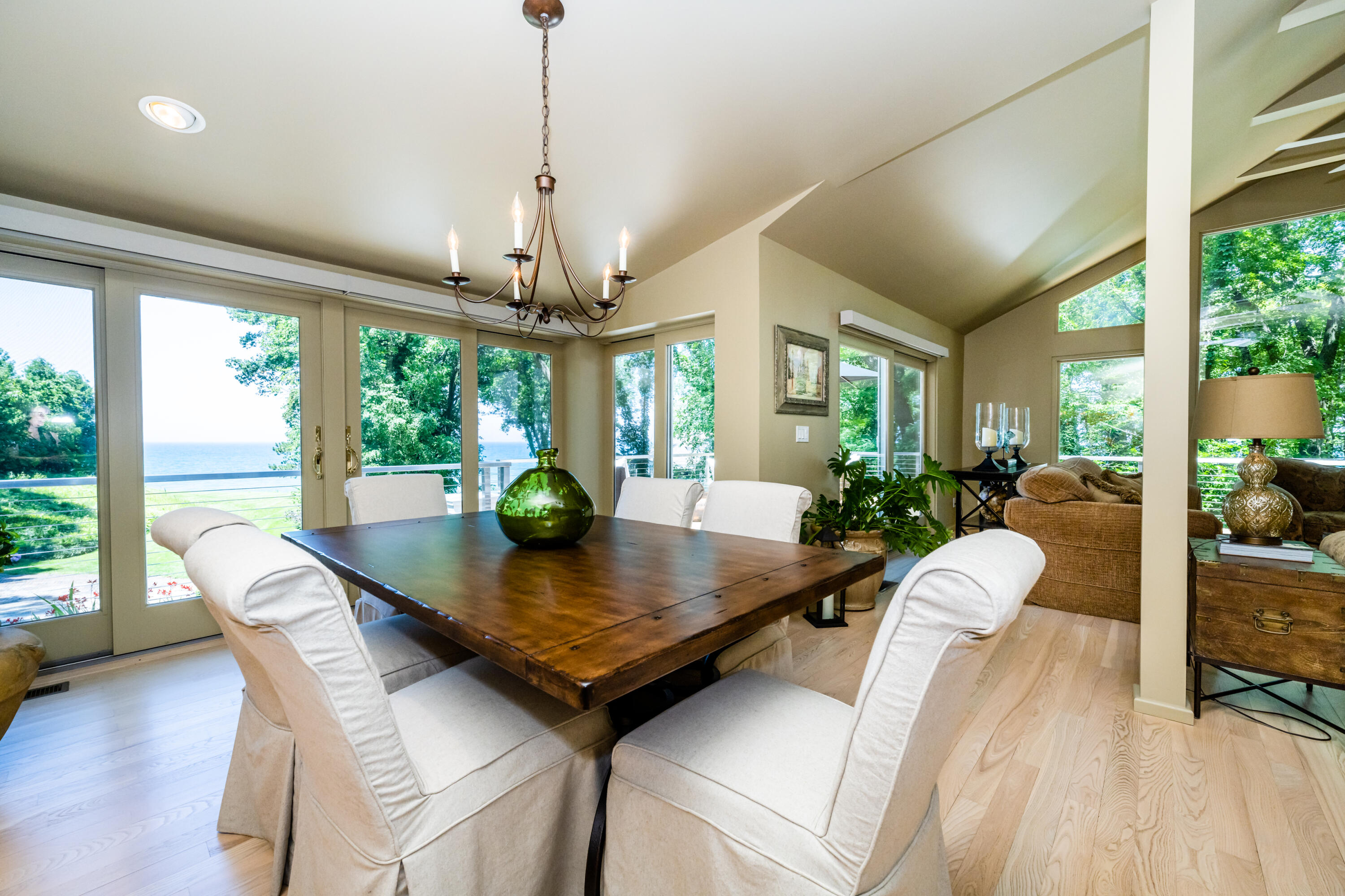 4661 Notre Dame Avenue