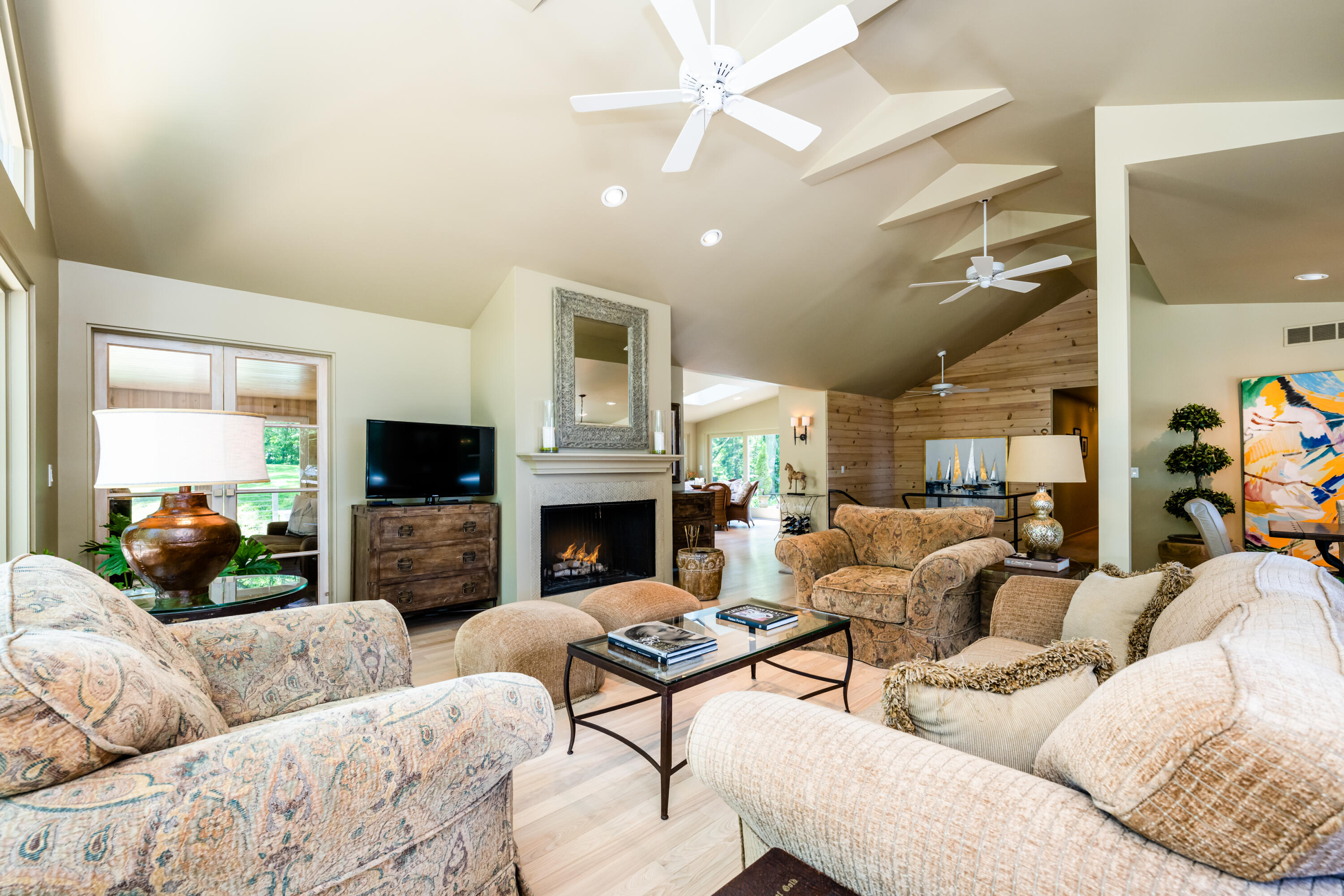 4661 Notre Dame Avenue