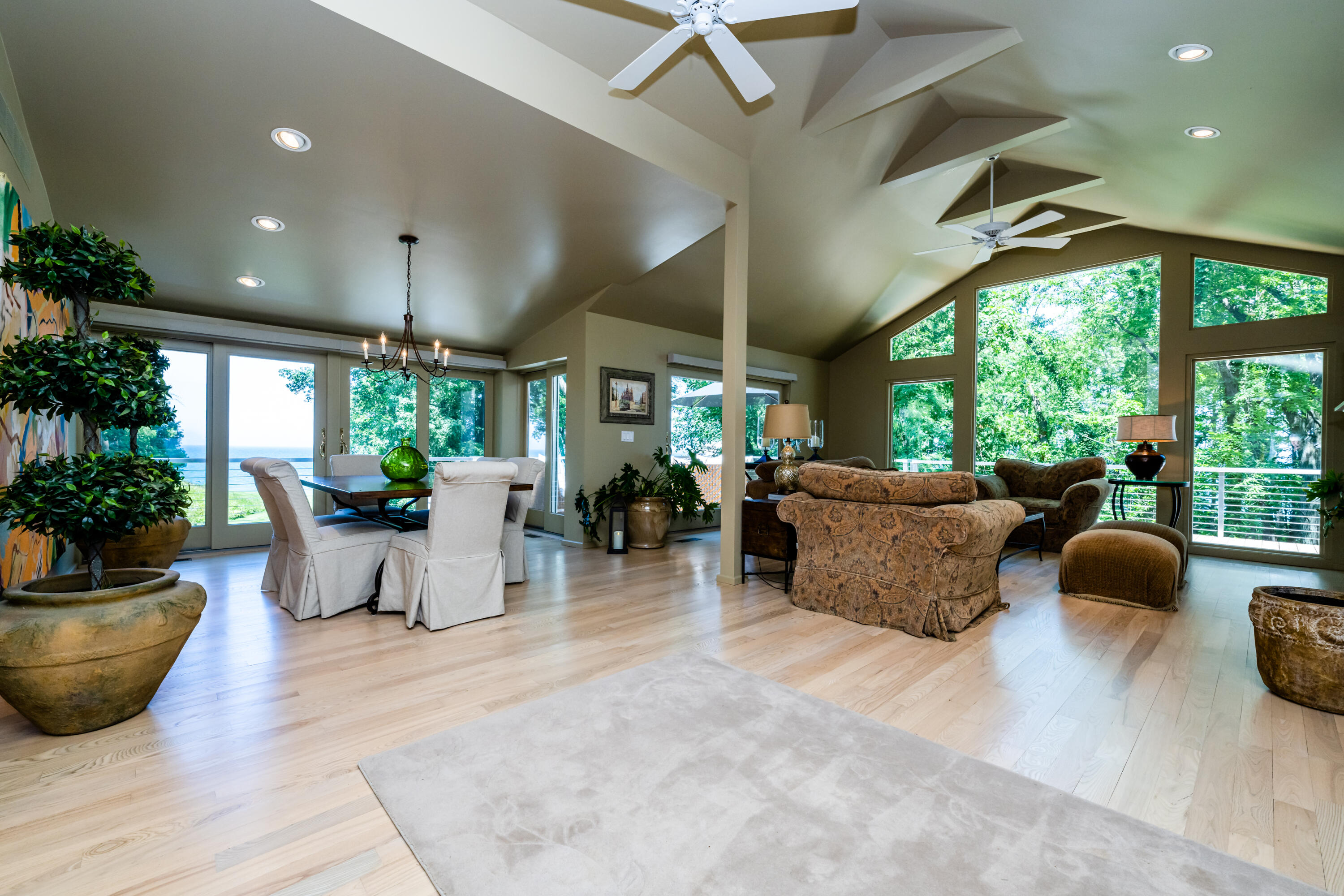 4661 Notre Dame Avenue