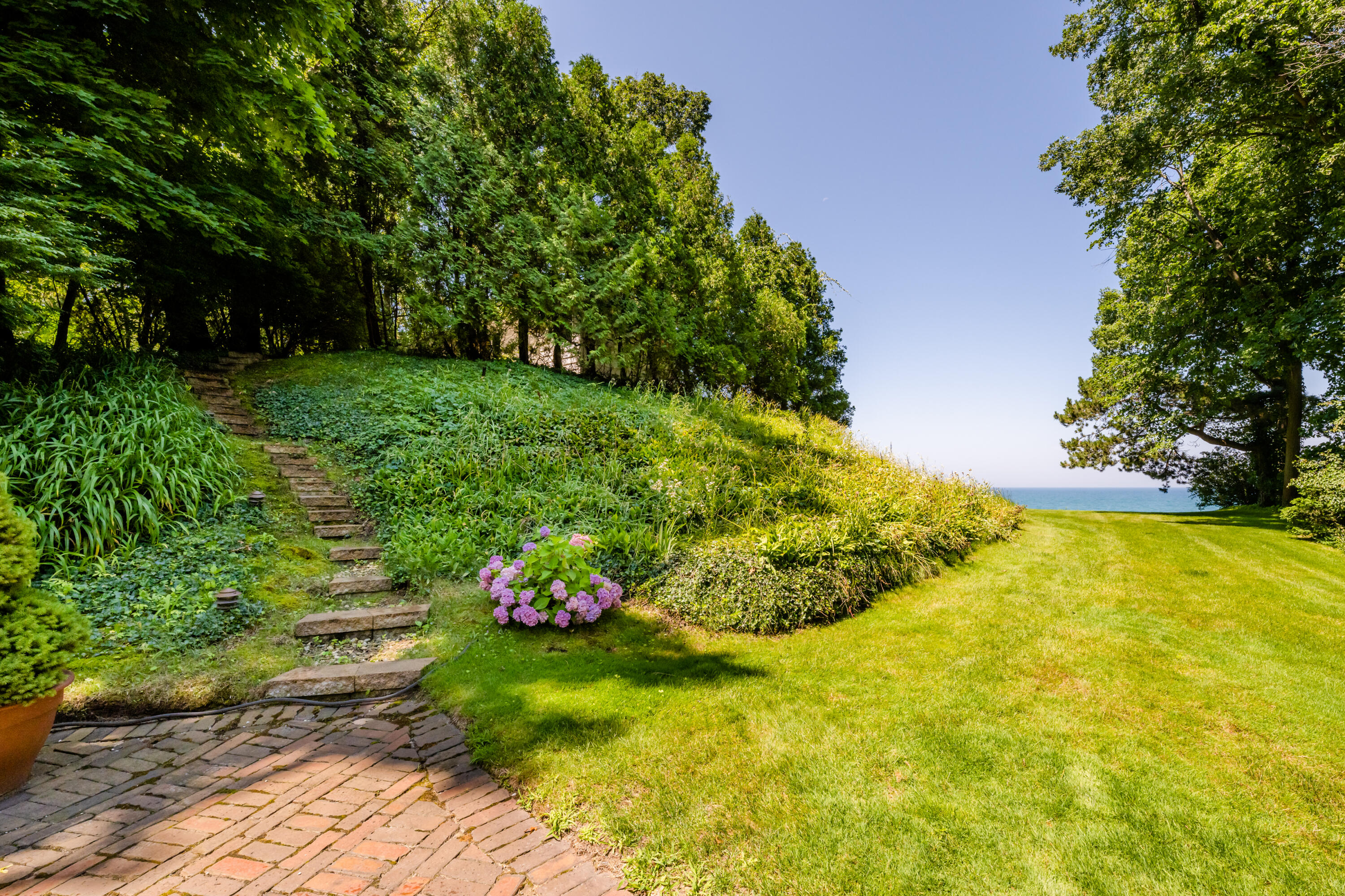 4661 Notre Dame Avenue