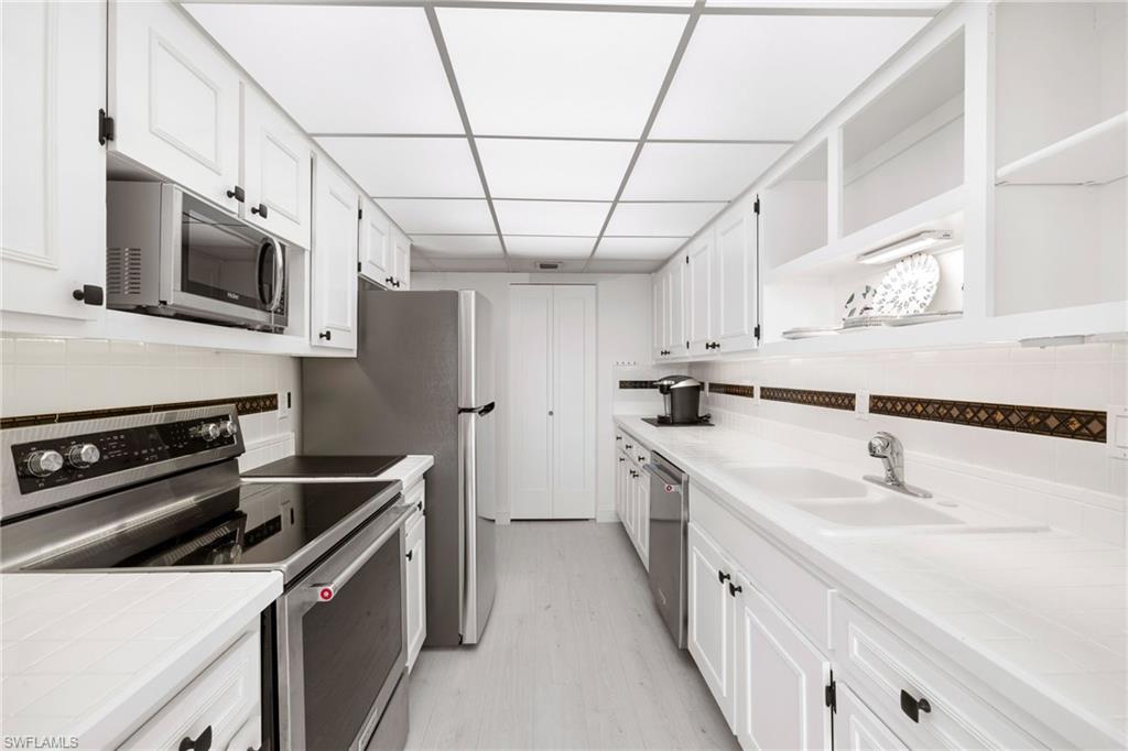 3410 Gulf Shore BLVD N # 702