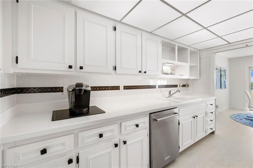 3410 Gulf Shore BLVD N # 702