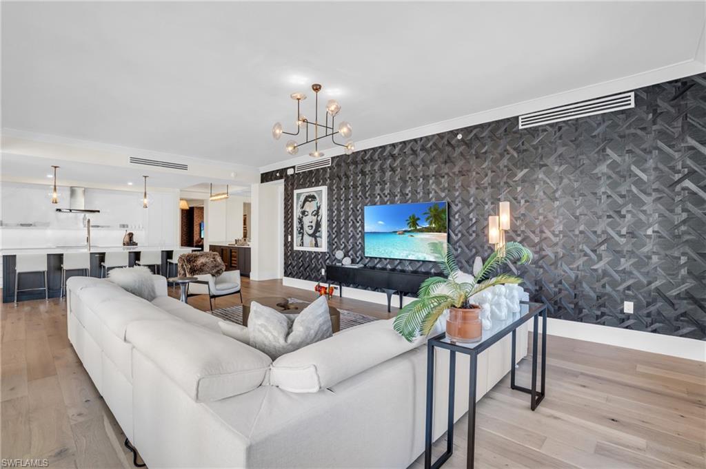 1130 3rd AVE S Unit: 302