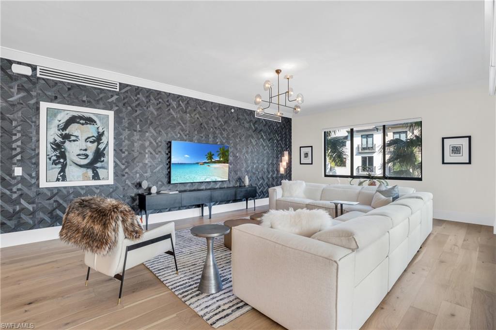 1130 3rd AVE S Unit: 302