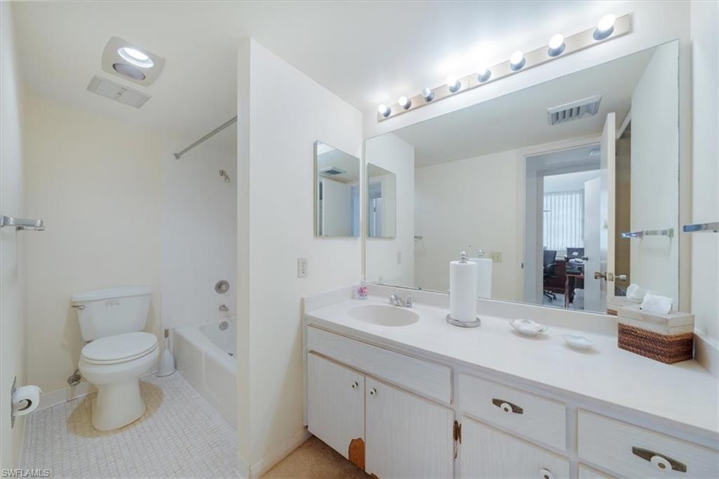 4005 Gulf Shore BLVD N # 202