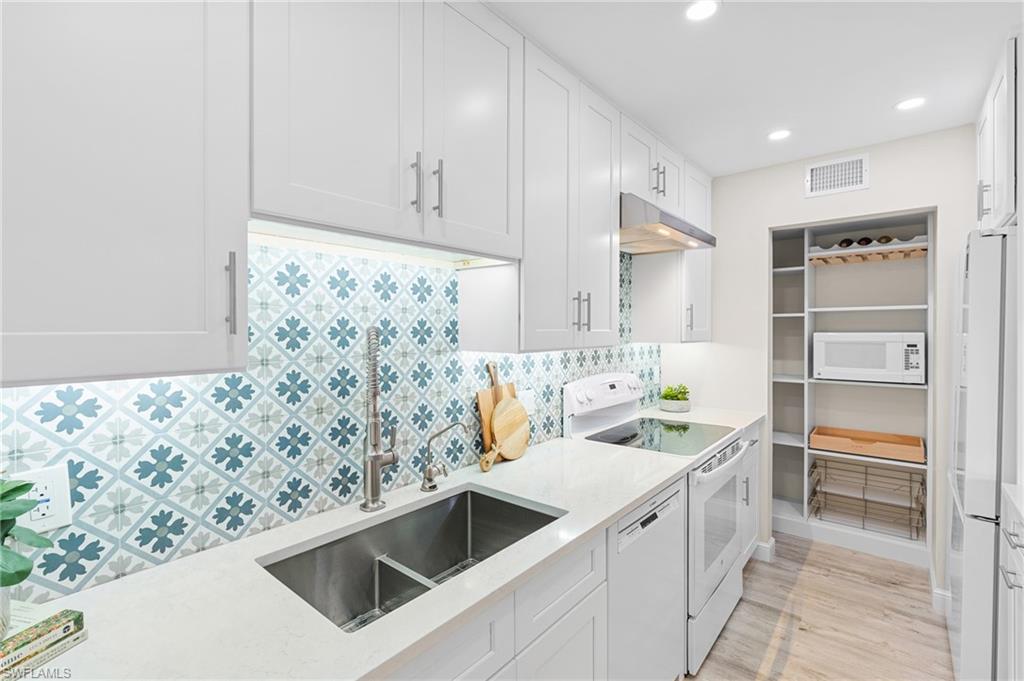 788 Park Shore DR # F17