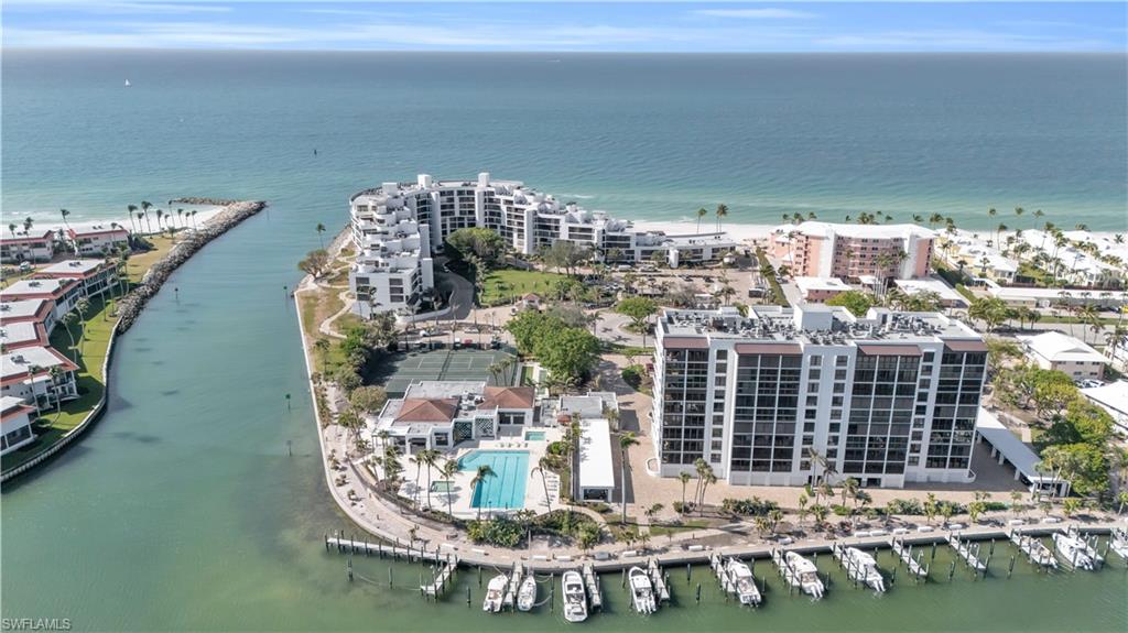 2400 Gulf Shore BLVD N # 3 Unit: PH-3
