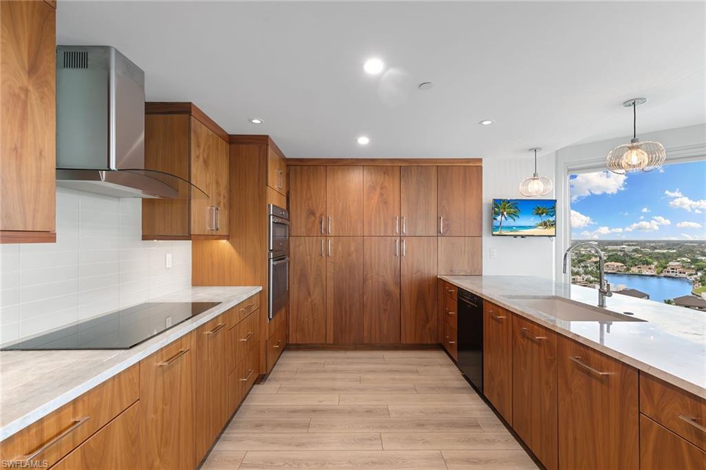 4251 Gulf Shore BLVD N 18B